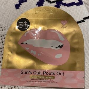 Suns out pouts out lip mask
